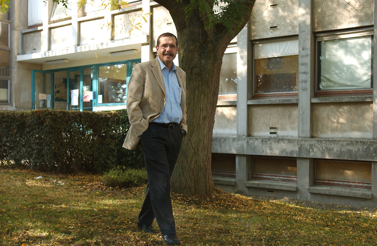 Alain ASPECT, médaille d'or du CNRS en 2005.